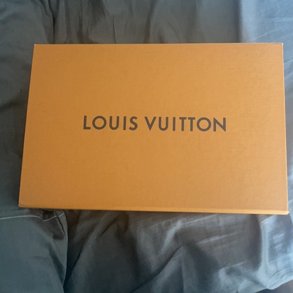 Louis Vuitton crossover bag only Wore it once - Picture 3 of 3